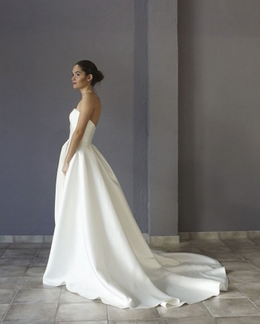 Vestido de Novia Línea A Escote Palabra de Honor Raja Frontal