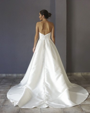 Vestido de Novia Línea A Escote Palabra de Honor Raja Frontal