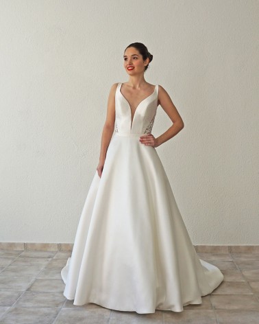 Vestido de Novia de Corte Princesa en Mikado con Escote en Pico Profundo