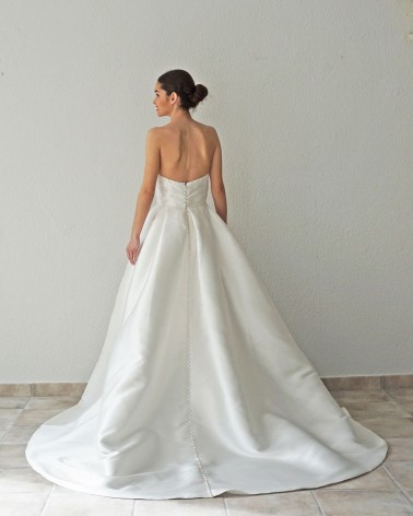 Vestido de Novia en Mikado con Escote Corazón y Raja Delantera