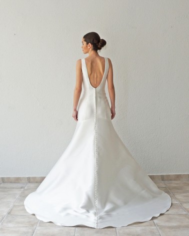 Vestido de Novia Sirena Exclusivo Escote en V Tirante Ancho y Botonadura en la Falda