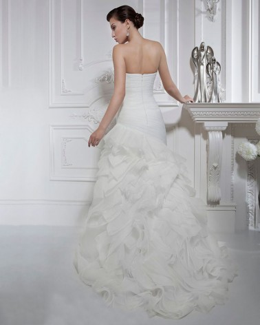 Vestido de Novia de corte Sirena drapeado y falda de volantes