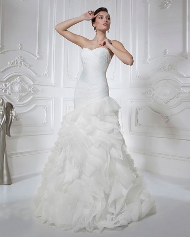 Vestido de Novia de corte Sirena drapeado y falda de volantes