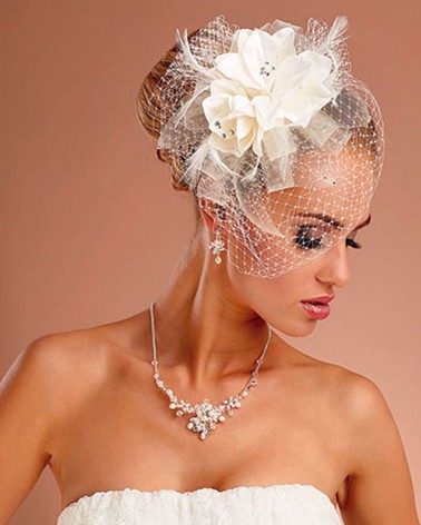 Tocado de novia con flores