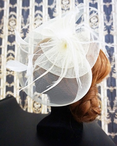 Tocados de Novia con plumas y crinolina blanco