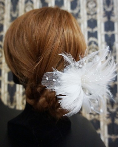 Tocado de novia con plumas extravagante