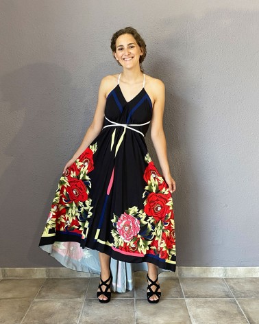 Vestido largo negro de tirante cruzado en la espalda y estampado floral