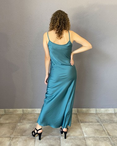 Vestido satinado azul verdoso con fruncido delantero
