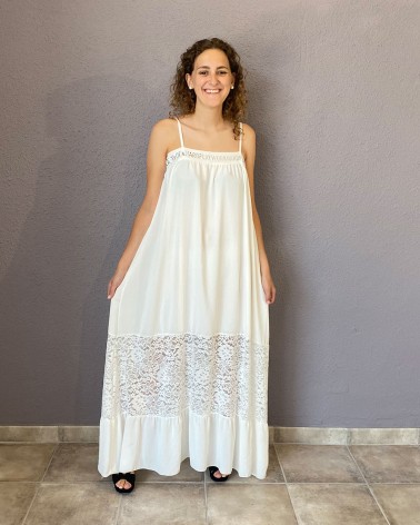 Vestido largo de tirantes finos blanco con encaje