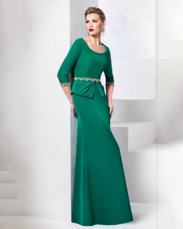 Vestido largo con peplum estructurado y detalles dorados