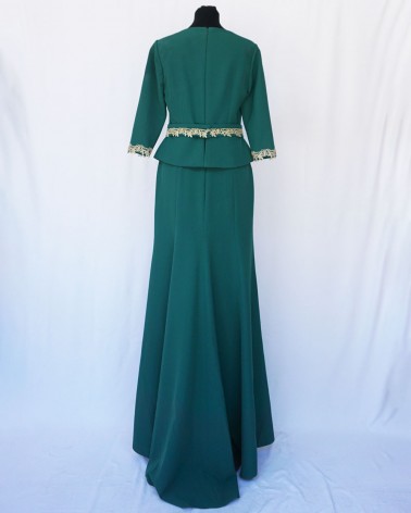 Vestido largo con peplum estructurado y detalles dorados