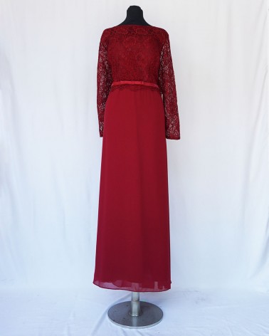 Vestido largo burdeos con cuerpo de encaje y manga larga