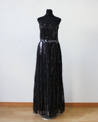 Vestido Largo Negro con Corsé y Detalles en Pedrería