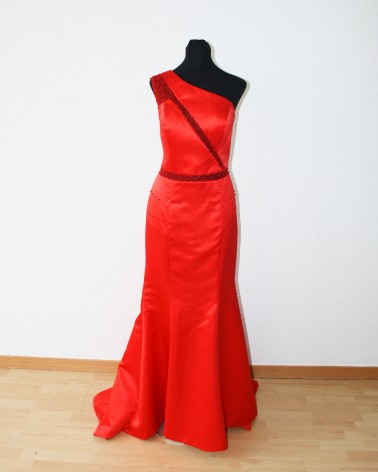 Vestido largo rojo asimétrico