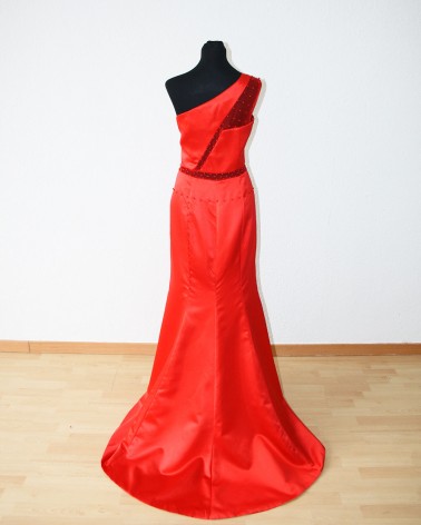 Vestido largo rojo asimétrico