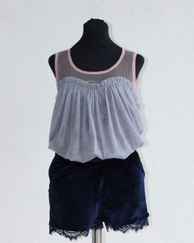 Pantalón terciopelo azul oscuro corto con encaje