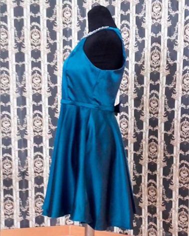 Vestido de Fiesta Corto Azul eléctrico de cuello halter  con pedrería