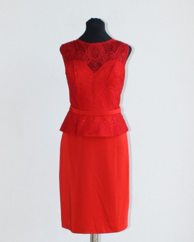 Vestido Middi Rojo de Encaje Escote Corazón