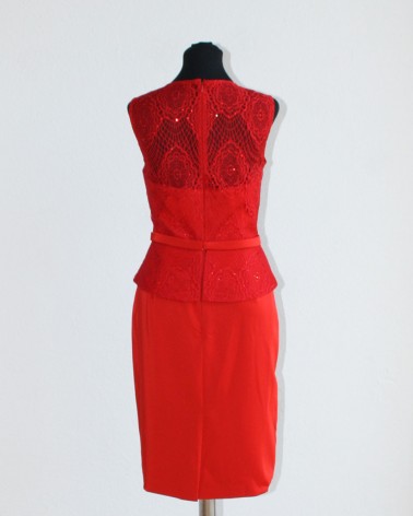 Vestido Middi Rojo de Encaje Escote Corazón