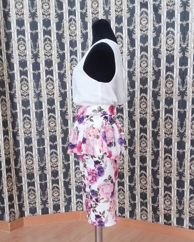 Falda lápiz floral con peplum