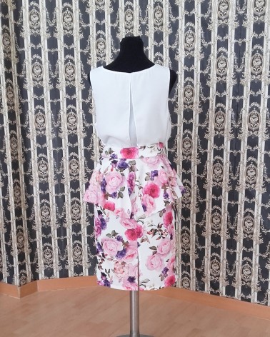 Falda lápiz floral con peplum