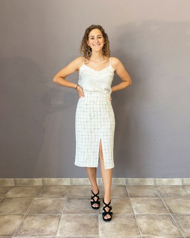 Falda tubo blanca tipo chanel