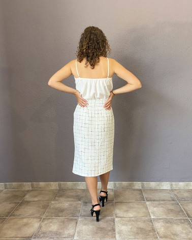 Falda tubo blanca tipo chanel