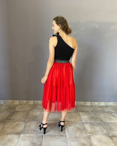 Falda roja de tul con textura plumeti