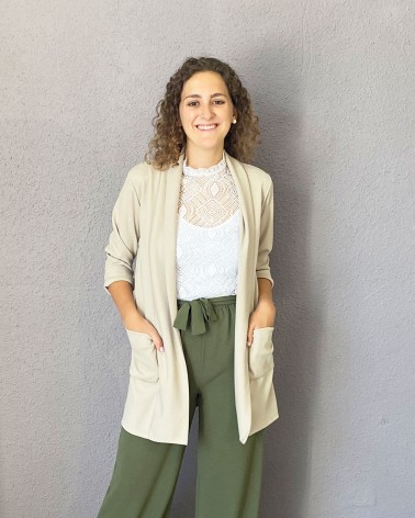 Chaqueta media manga beige sin botones