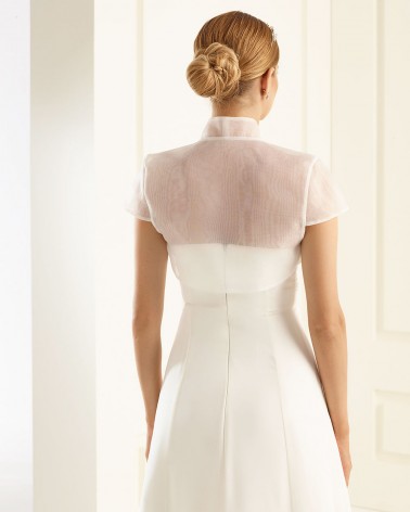 Bolero corto de organza para novia con mangas cortas y cuello mao