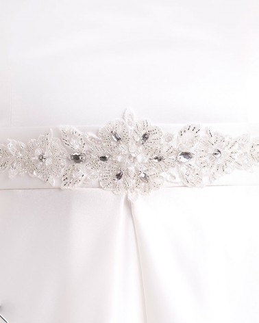 Cinturón de Novia con Pedrería Floral en Tonos Plata y Nácar
